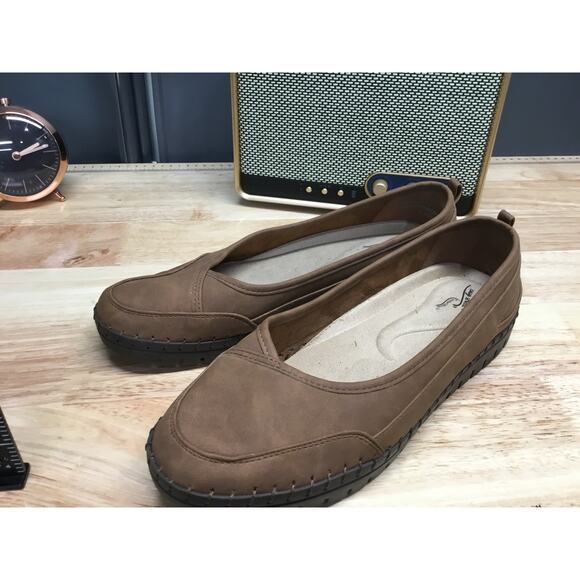 Easy Street Poe Women's 9.5 Brown Leather Slip-On Comfort Ballet Flats Casual - Picture 4 of 10